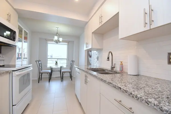 102 Elderwood PL, Brampton, ON L6V 3N3