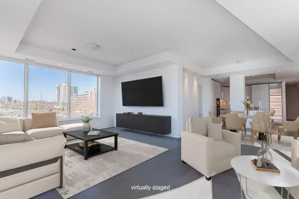 55 Port ST E #202, Mississauga, ON L5G 4P3