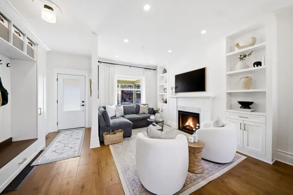 98 Galley AVE, Toronto W01, ON M6R 1H1