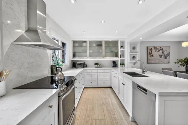 3360 Council Ring RD #10, Mississauga, ON L5L 2E4