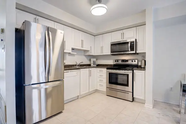 3975 Eglinton AVE W #16, Mississauga, ON L5M 0E7