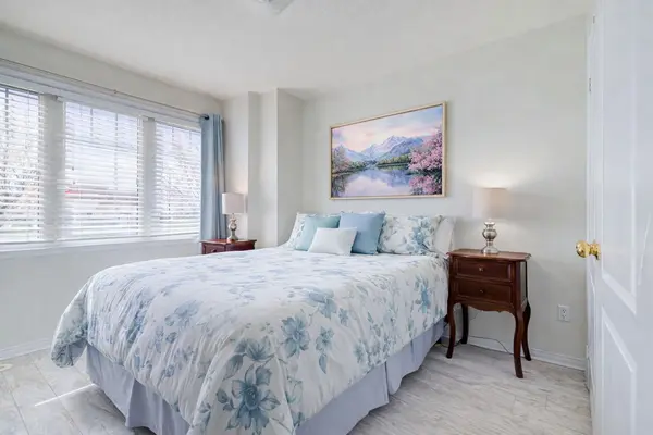 3975 Eglinton AVE W #16, Mississauga, ON L5M 0E7