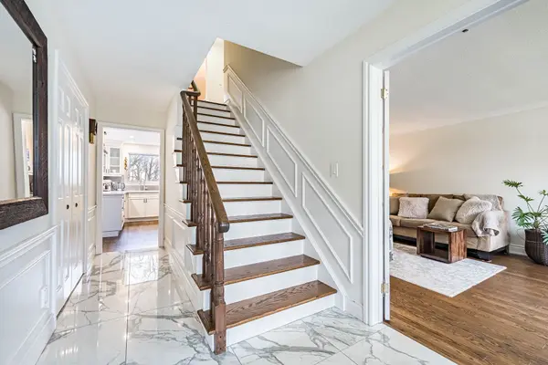 1941 Four Seasons DR, Burlington, ON L7P 2Y3