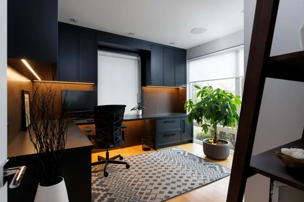 8 Greenford RD, Toronto W08, ON M9A 3E6