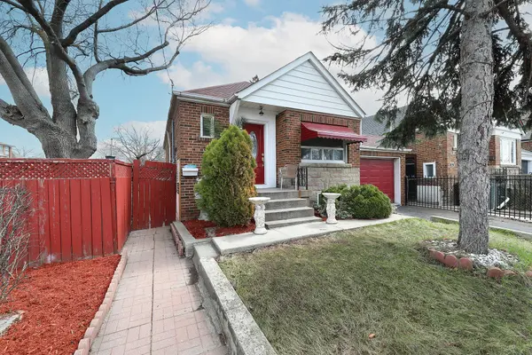 2095 Keele ST, Toronto W04, ON M6M 3Y8