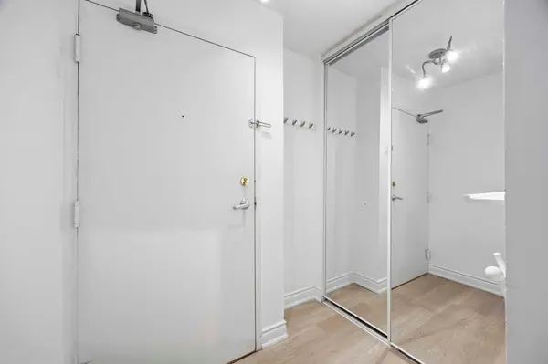 3077 Weston RD #1901, Toronto W05, ON M9M 3A1