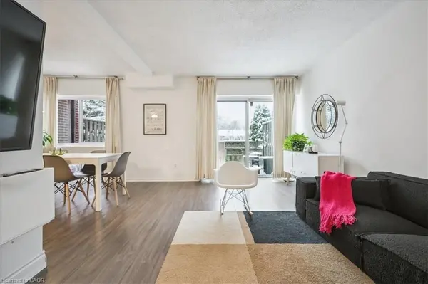 1230 Gripsholm RD #17, Mississauga, ON L4Y 2G9