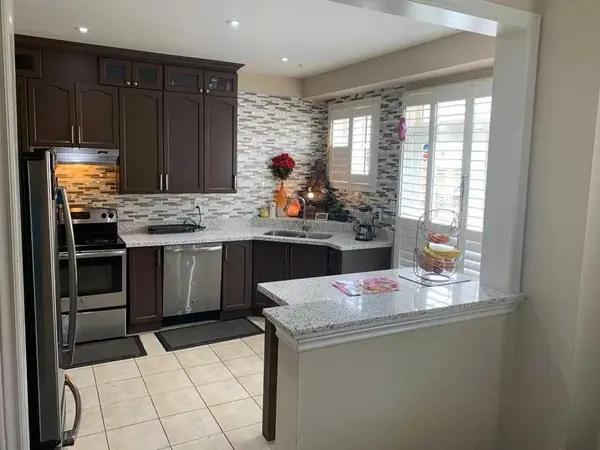 30 Ashdale RD, Brampton, ON L6Y 5M7