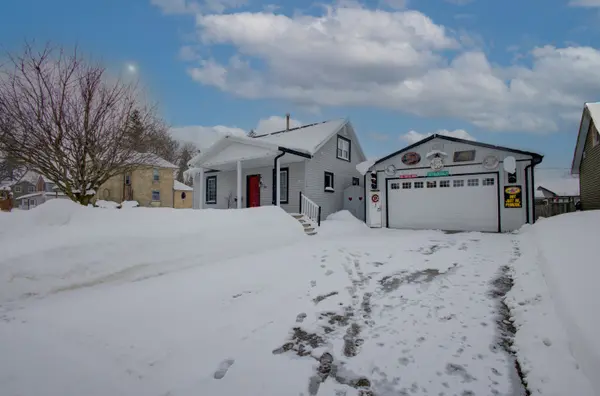 64 George ST S, Minto, ON N0G 1Z0