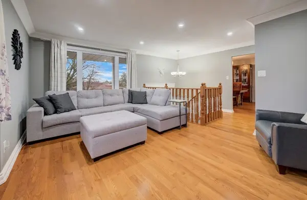 4 Ronald RD, Cambridge, ON N1S 4N1