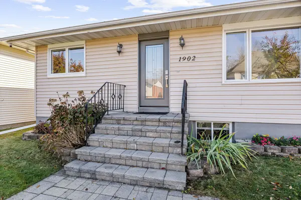 1902 Rosebella AVE, Blossom Park - Airport And Area, ON K1T 1G7