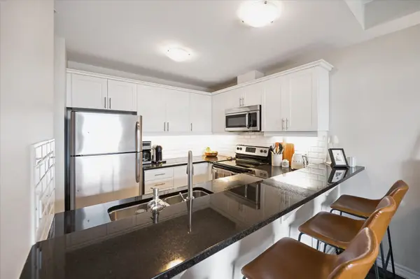 2 Colonial DR #403, Guelph, ON N1L 0K8