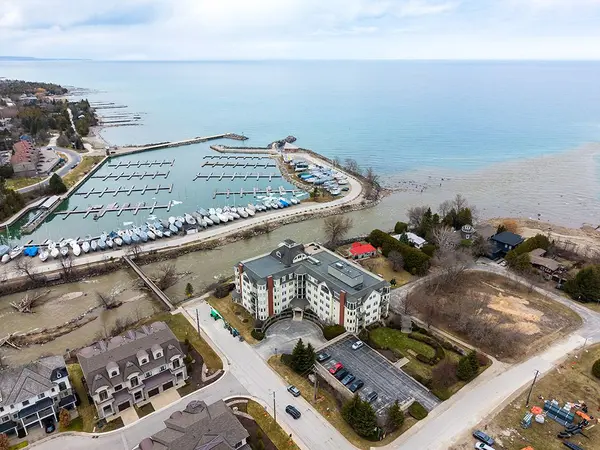 10 Bay ST E #407, Blue Mountains, ON N0H 2P0