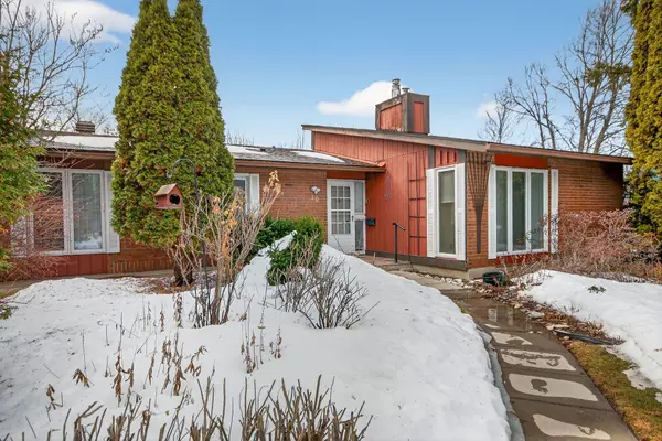 10 Amundsen CRES, Kanata, ON K2L 1A7