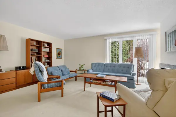 10 Amundsen CRES, Kanata, ON K2L 1A7