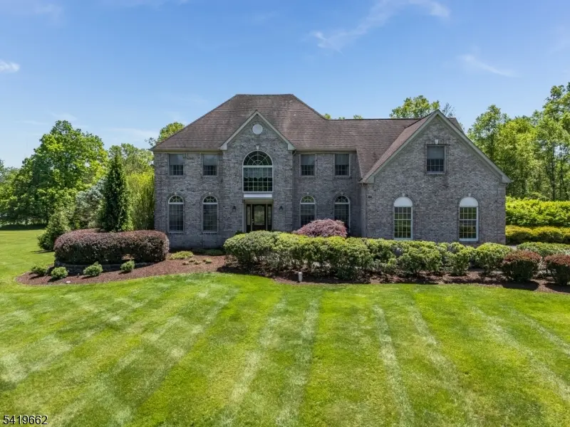 34 Milestone Dr, Raritan Twp., NJ 08551