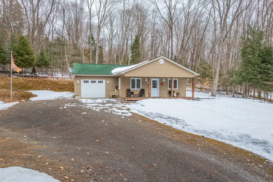 85 Line Hill RD, Huntsville, ON P1H 2N5