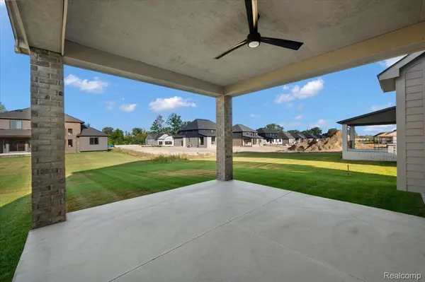 50637 Mistwood DR, Macomb Township, MI 48042