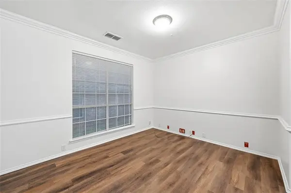 2216 Oak Park Drive, Bedford, TX 76021