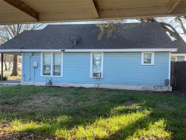 110 S Hubbard Street, Alvord, TX 76225