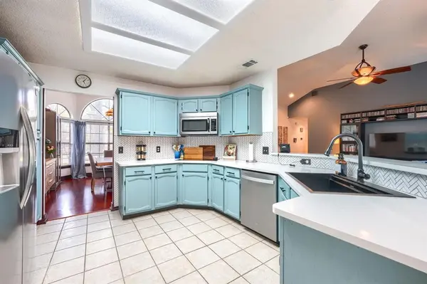 322 Allegheny Trail Lane, Garland, TX 75043