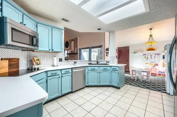 322 Allegheny Trail Lane, Garland, TX 75043