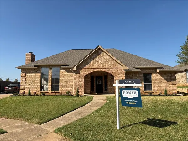 2305 Meadowlark Lane, Bedford, TX 76021