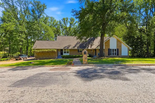 1201 Garden Avenue, Mount Pleasant, TX 75455