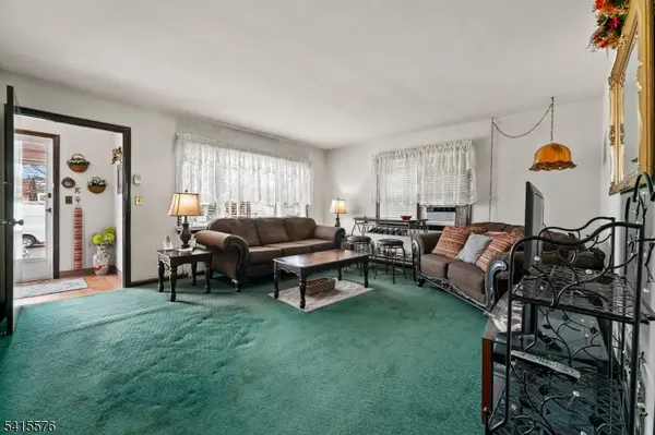 8 Kipp Pl, Paterson City, NJ 07513