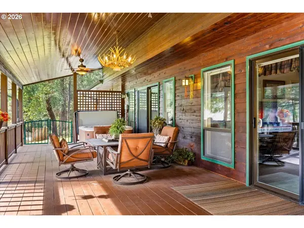 122 CARLOS AVE, Rogue River, OR 97537