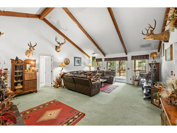 122 CARLOS AVE, Rogue River, OR 97537