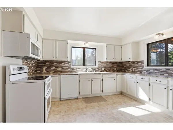 3301 WYEAST RD, Hood River, OR 97031