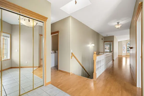 35 Scimitar Heath NW, Calgary, AB T3L 2E1