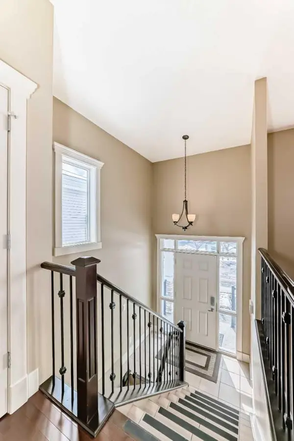 520 Rocky Vista GDNS NW, Calgary, AB T3G 0B7