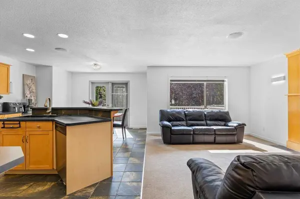 57 Everwillow BLVD SW, Calgary, AB T2Y4G4