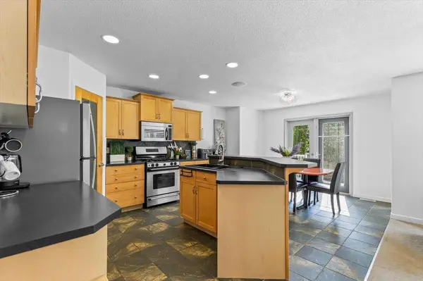 57 Everwillow BLVD SW, Calgary, AB T2Y4G4