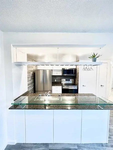 208 Queens Quay W #1401, Toronto C01, ON M5J 2Y5