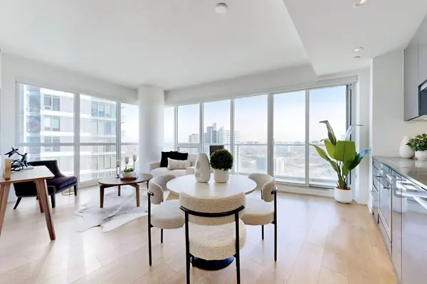 117 Mcmahon DR #2209, Toronto C15, ON M2K 2X9