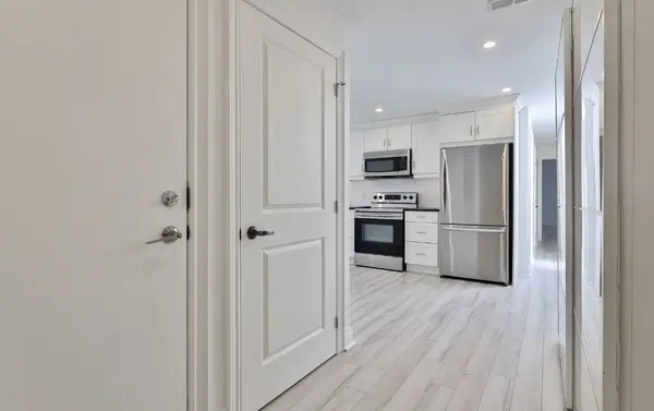 995 Bloor ST W, Toronto C01, ON M6H 1M1