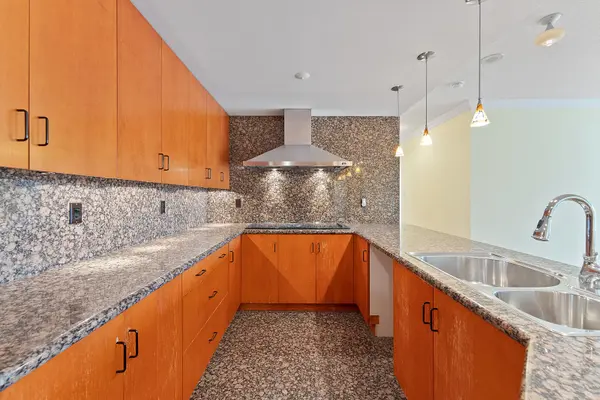 889 Bay ST #1610, Toronto C01, ON M5S 3K5