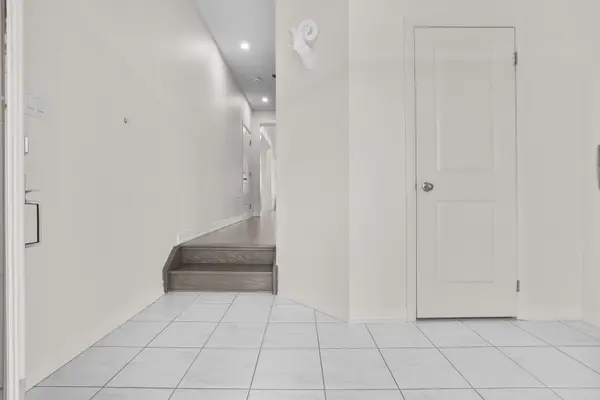 50 Cryderman LN, Clarington, ON L1C 1Z8