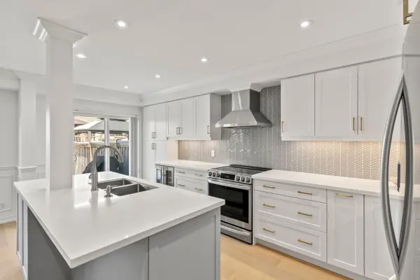 33 Tabaret CRES, Oshawa, ON L1L 0G5