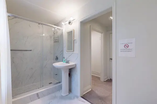 754 The Queensway N/A S #Upper, Georgina, ON L4P 4C9