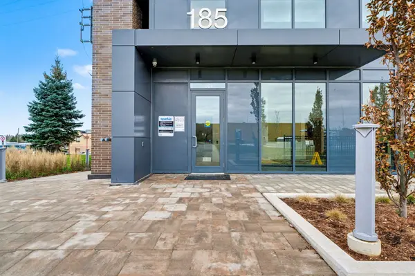 185 Deerfield RD N #311, Newmarket, ON L3Y 0G7