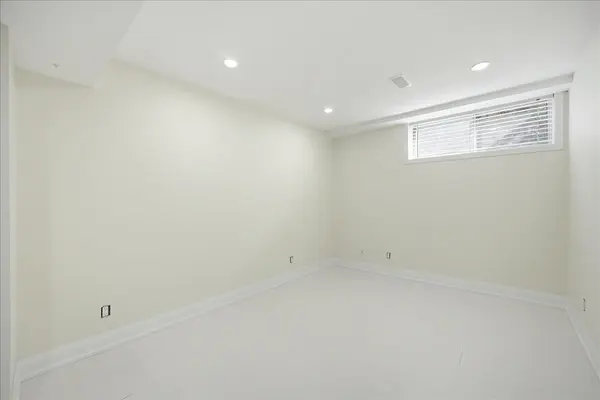 9611 Keele ST #D, Vaughan, ON L6A 1M1