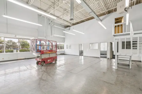 6150 Dixie RD #1-3, Mississauga, ON L5T 2E2