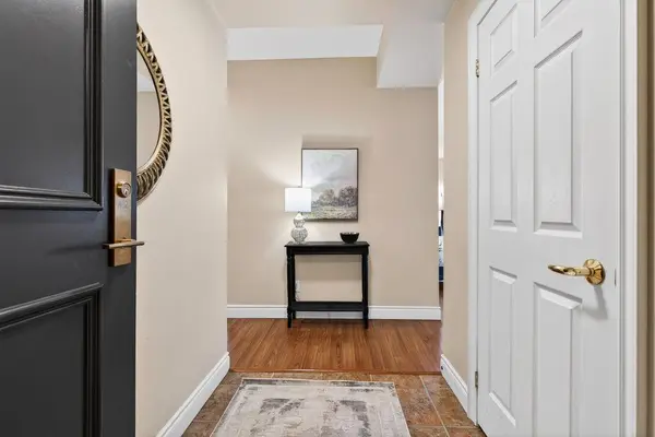 399 Elizabeth ST #412, Burlington, ON L7R 0A4