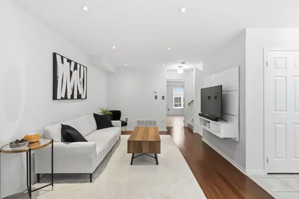 2189 Postmaster DR #36, Oakville, ON L6M 4E5