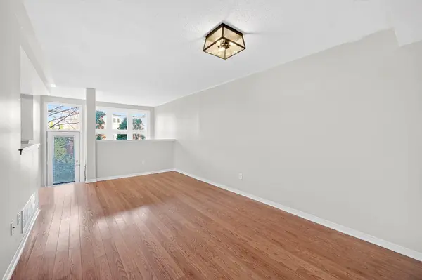 1084 Queen ST W #24B, Mississauga, ON L5H 4K4