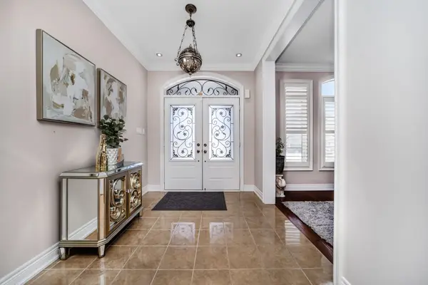 24 Haywood DR, Brampton, ON L6X 0W1